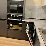 Modern Family-Size Condo With Private Veranda-5Min To The Lake