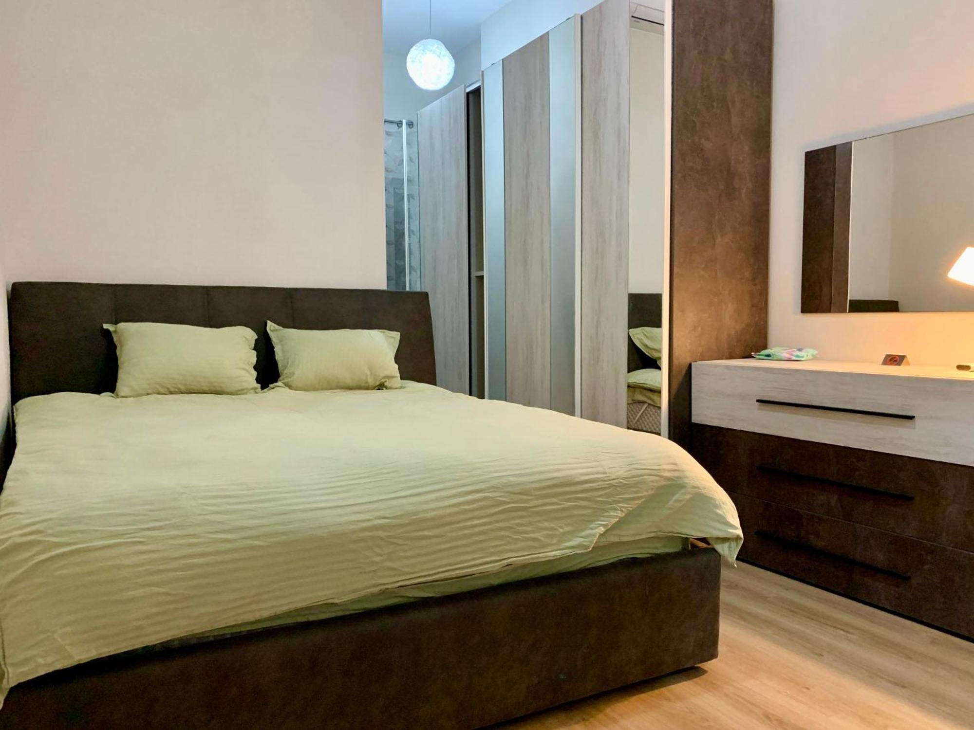 Modern Family-size With Private Veranda-5min To The Apartamento Tirana