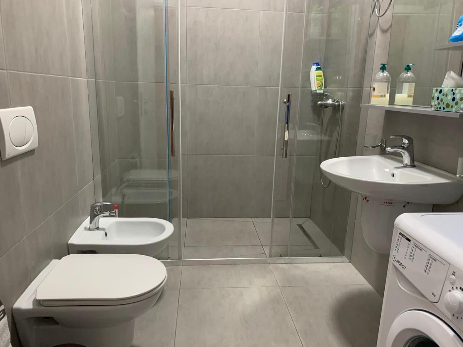 Apartamento Modern Family-size With Private Veranda-5min To The Tirana